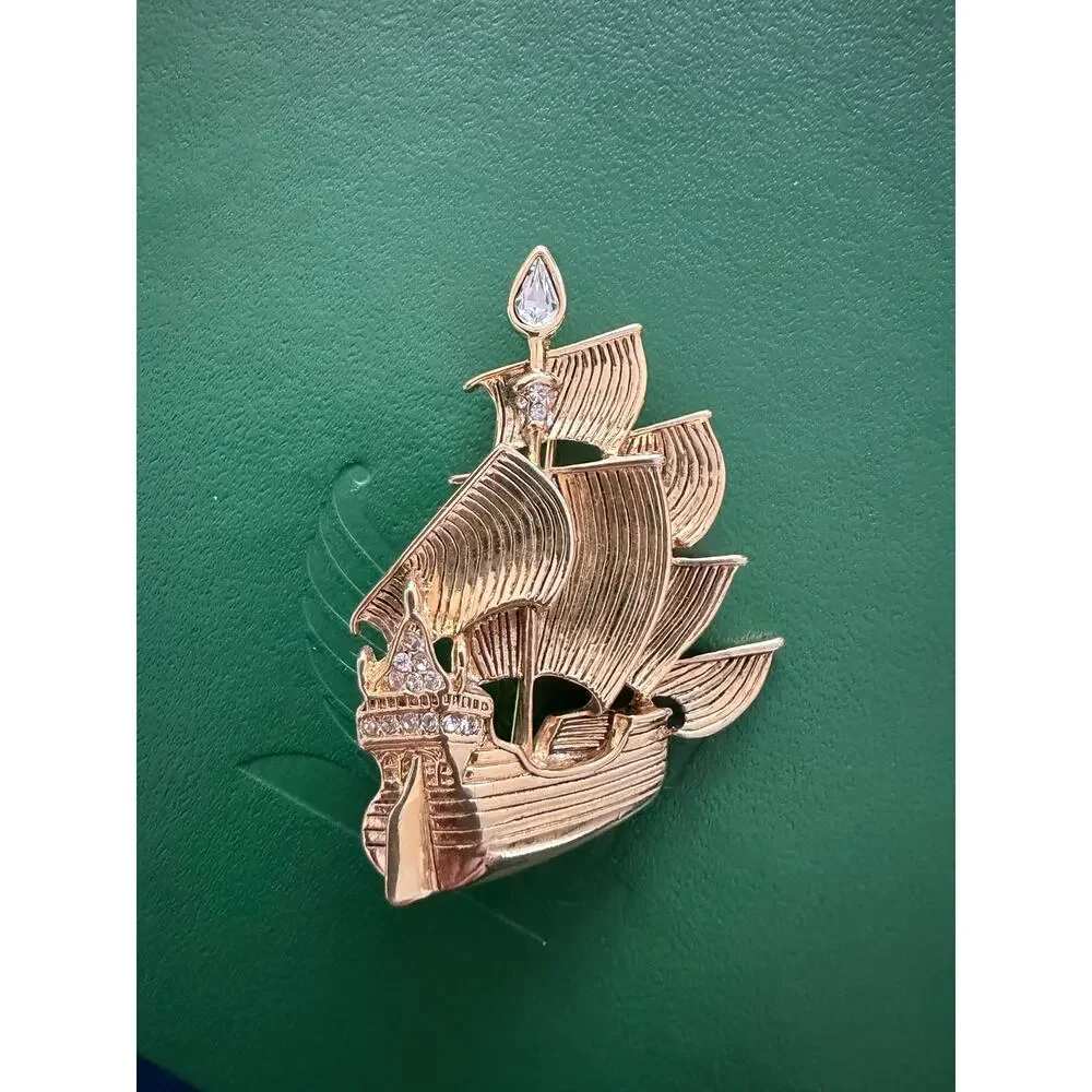 Disney Peter Pan Captain Hook Pirate Ship Brooch Pin Gold-Tone w/Crystals